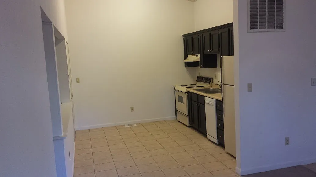 3 bed, 1200 sqft, $1,350 — Photo 4