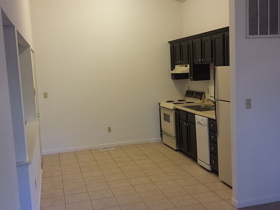 4th image of 14 Cougar Dr APT B