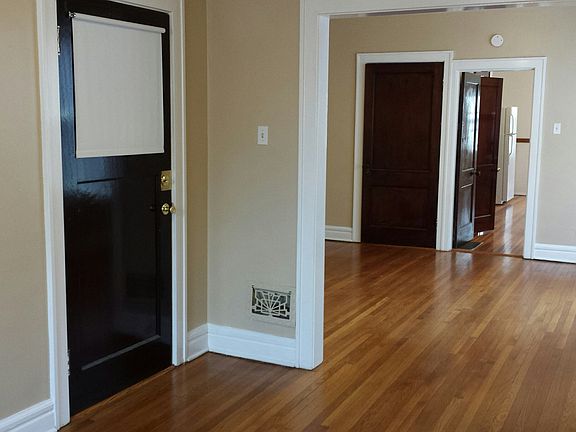 4th image of 3704 Fairview Ave APT 2W