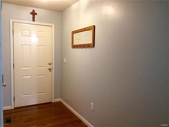 5th image of 127 Cumberland Ct
