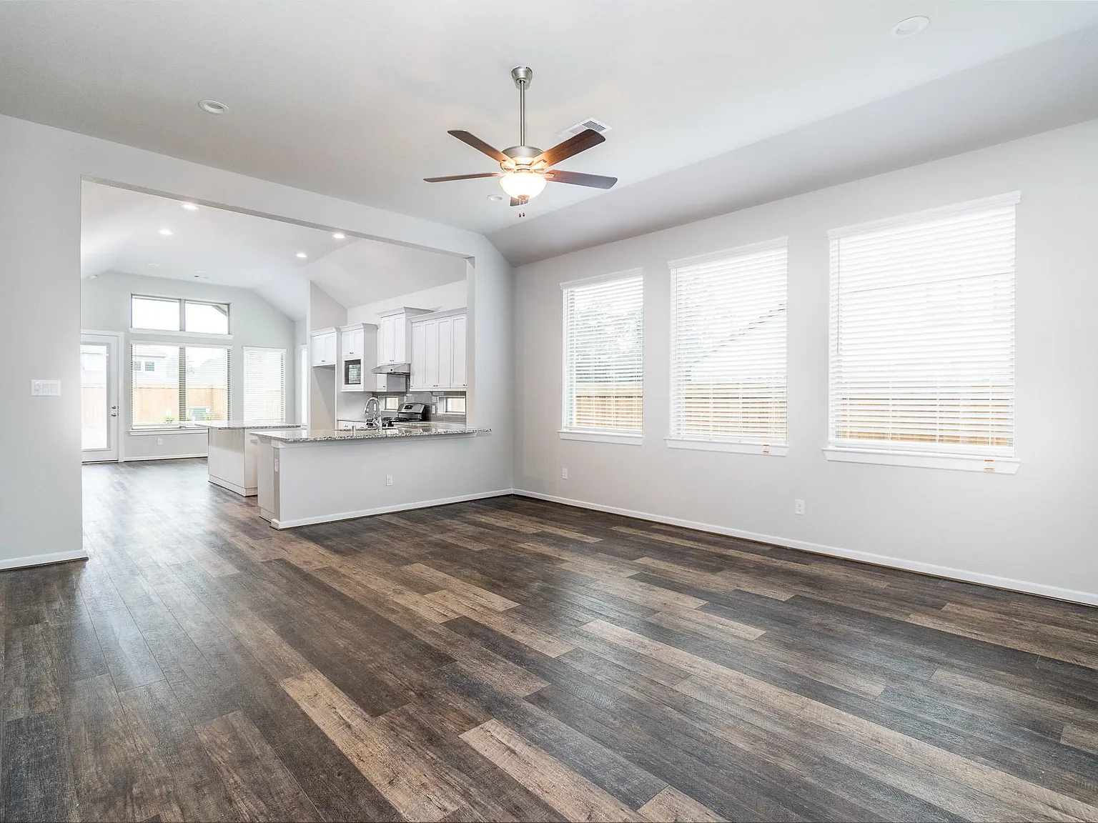 4 bed, 2.5 bath, 2149 sqft, $2,800 — Photo 3