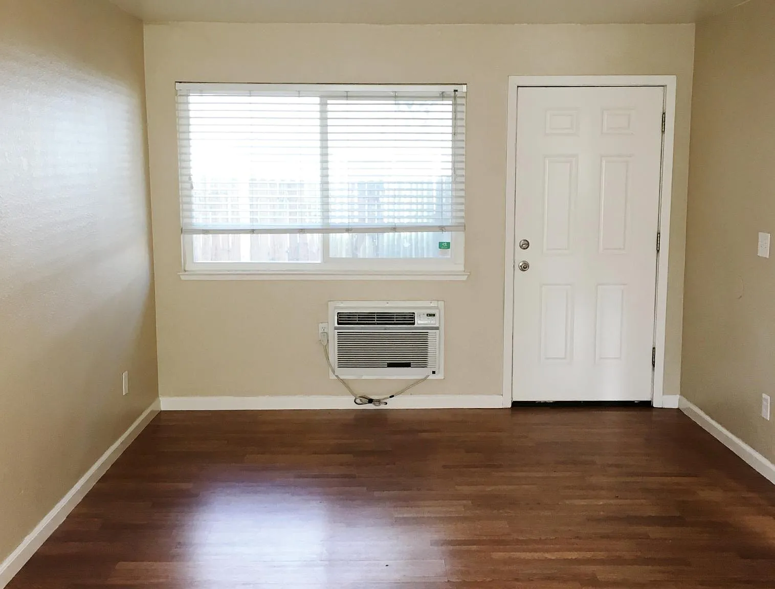 2 bed, 750 sqft, $1,575 — Photo 2