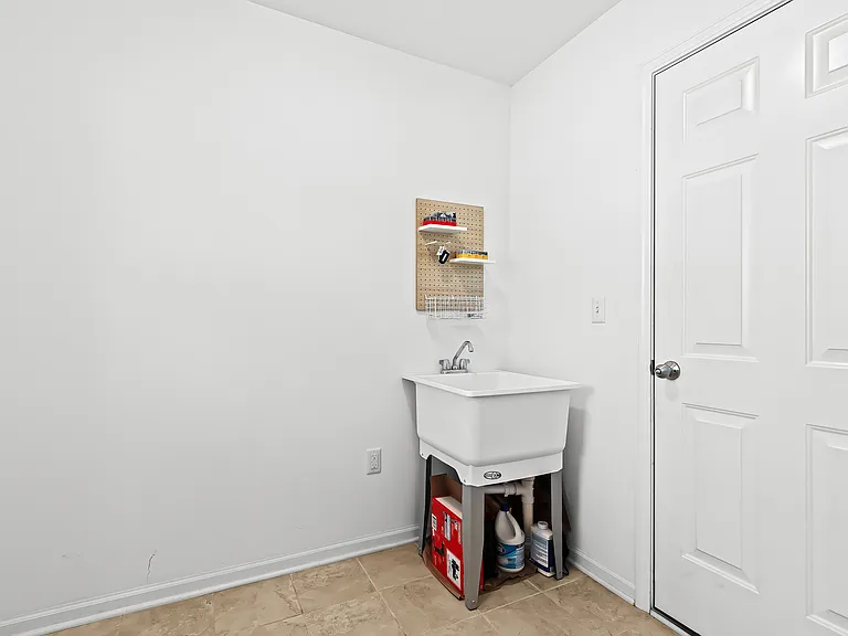 506 Midland Blvd — Photo 19