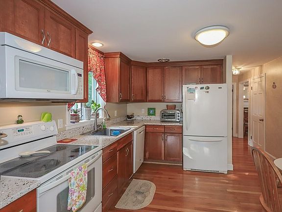 3rd image of 18 Bates Park Ave
