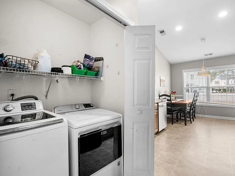 325 Vesta Dr — Photo 16
