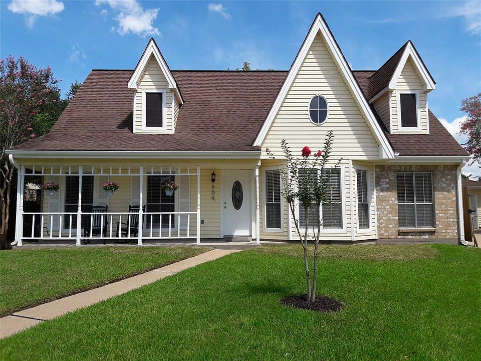 1st image of 609 Chedworth Dr