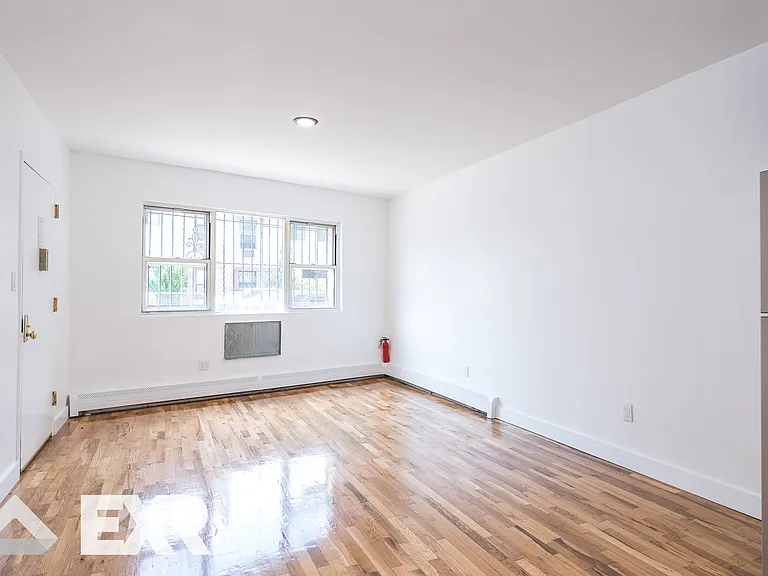 9 Hunterfly Pl #1F — Photo 4
