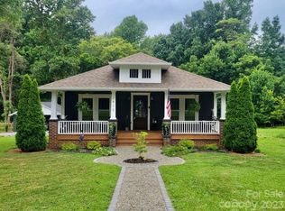 2825 Oakdale Rd, Charlotte, NC 28216