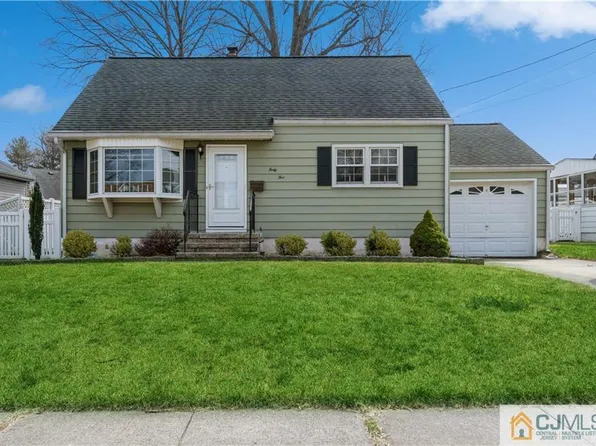 45 Wickom Ave, Hamilton, NJ 08690