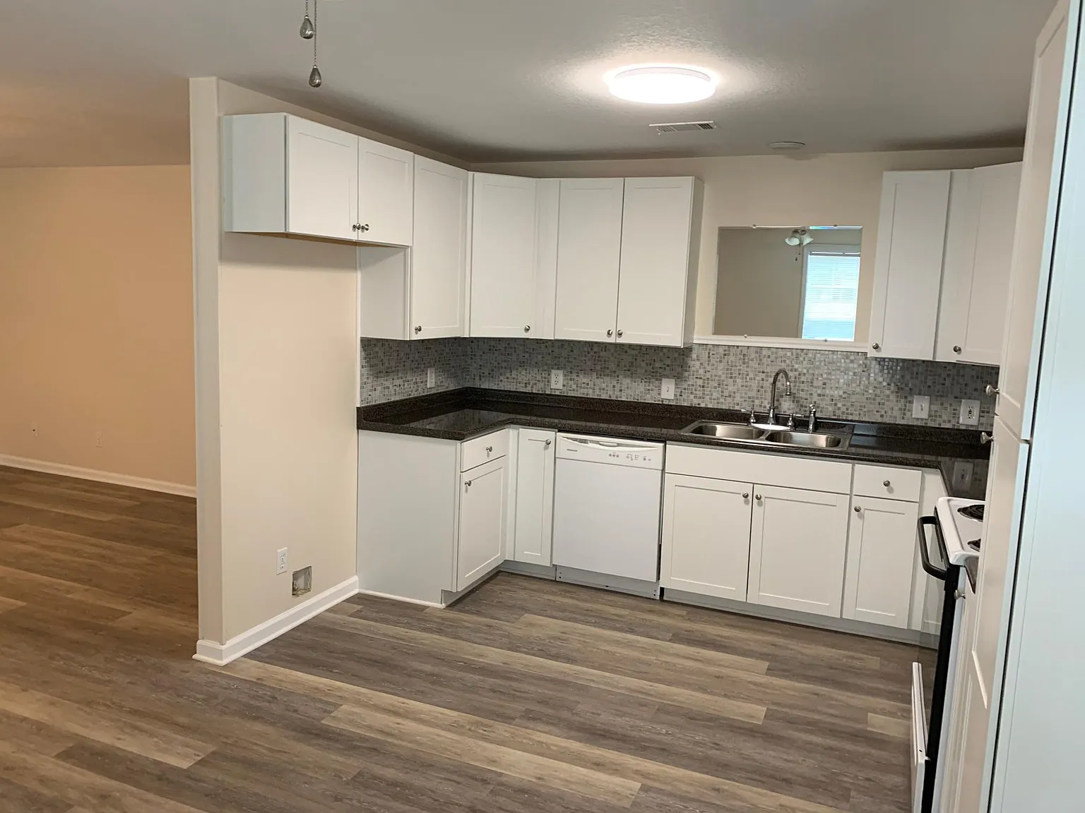 3 bed, 1118 sqft, $1,200 — Photo 2