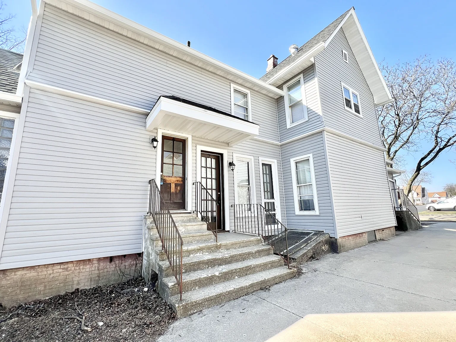 747 Parker Ave - 749 1/2 — Photo 1