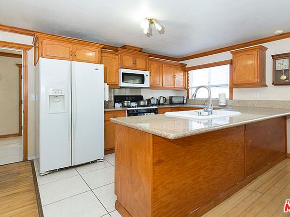5th image of 4712 York Blvd