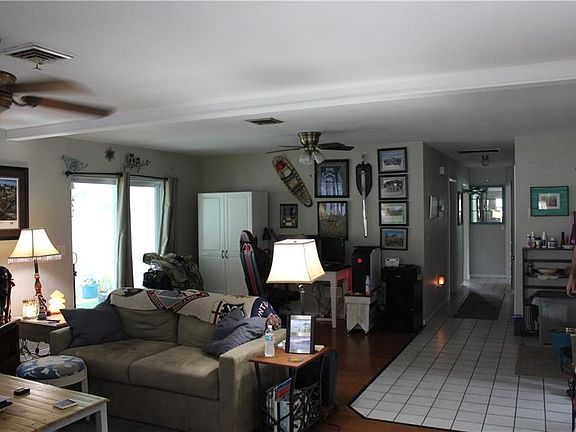 5th image of 920 14th St NE