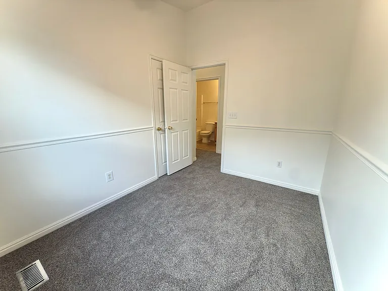 533 S 450 E — Photo 11