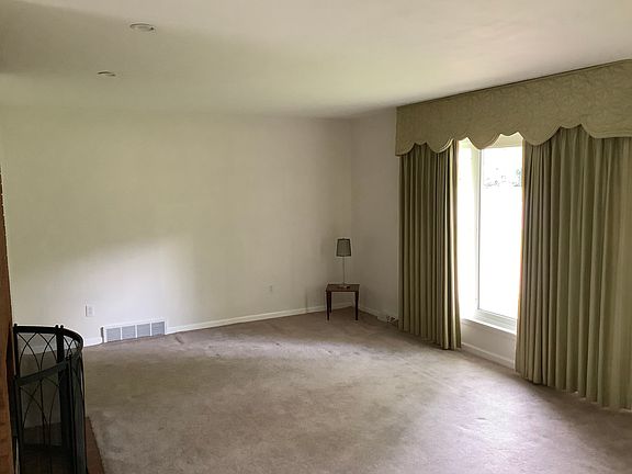 3rd image of 545 Buena Vista St