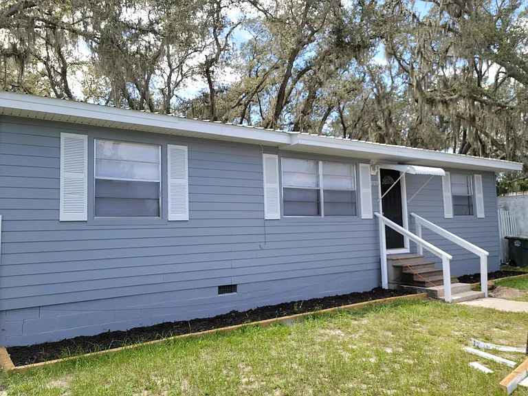 909 W Circle St — Photo 1