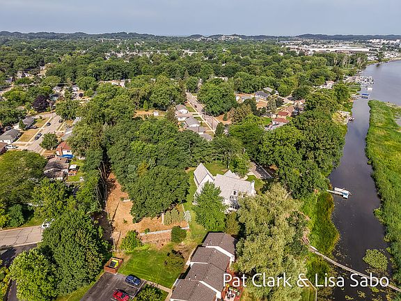 4th image of 413 & 415 Gidley Cir