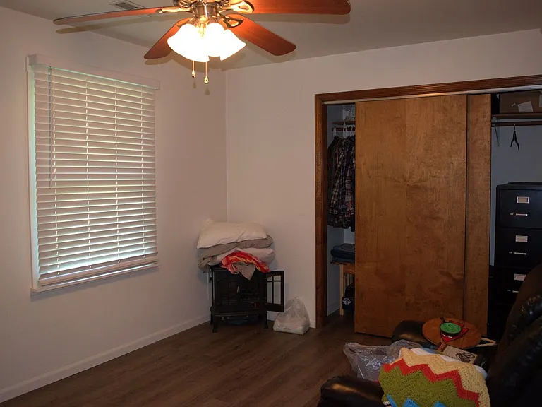 302 Oak St #B — Photo 11