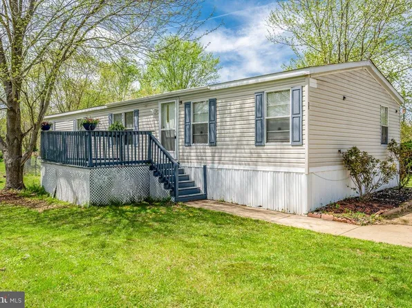 35 N Dragon Dr, Bear, DE 19701