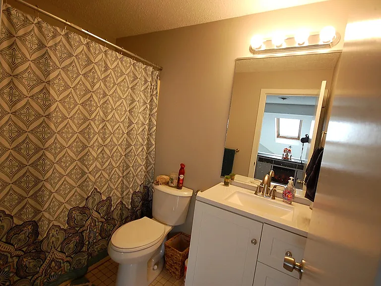 12 Hawthorne Vlg #C — Photo 4