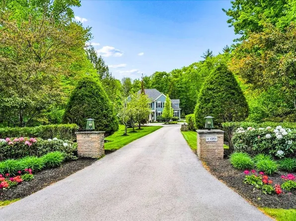 14 Aspen Lane, Bedford, NH 03110