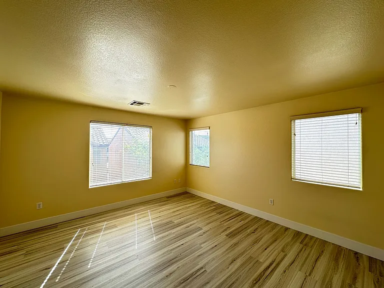 5640 Woods Crossing St — Photo 9