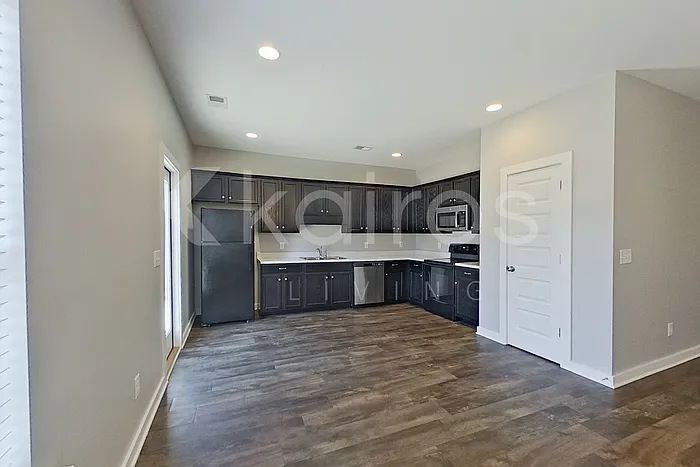 3 bed, 2.0 bath, 1801 sqft, $1,595 — Photo 4