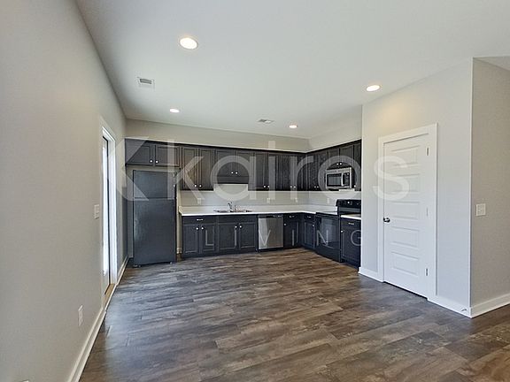 4th image of 204 White Oak Cir