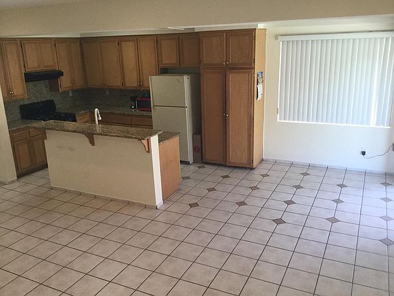 5th image of 12645 Mann St