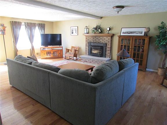 3rd image of 29 Rosscommon Cres
