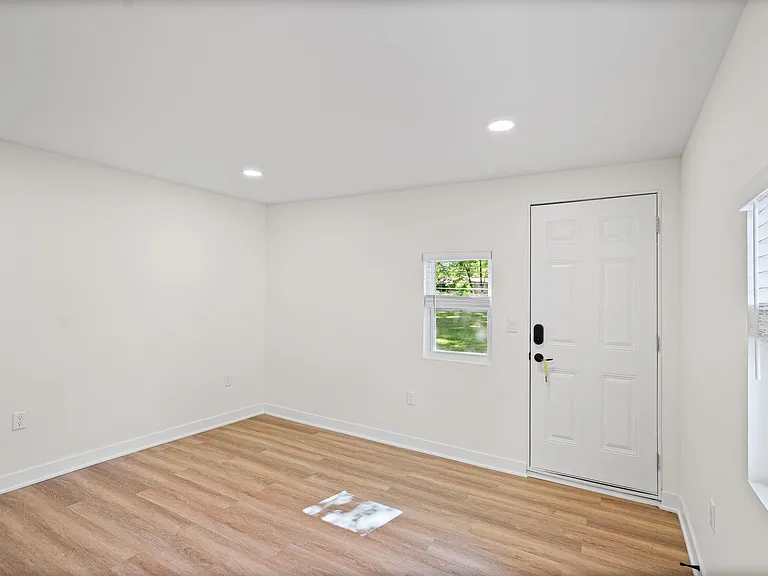 7615 Terrace St — Photo 23