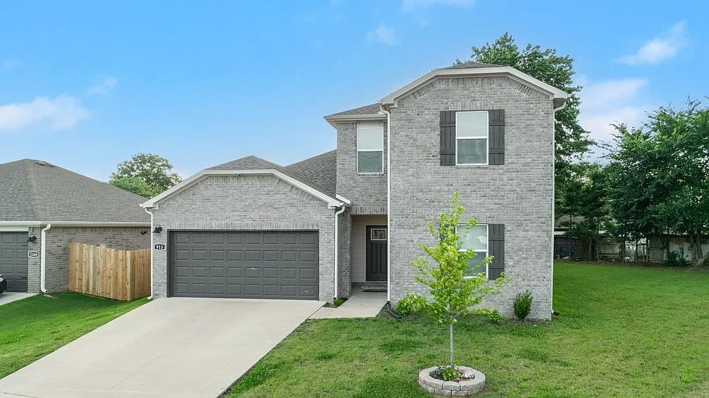 4 bed, 3.0 bath, 2170 sqft, $2,150 — Photo 2