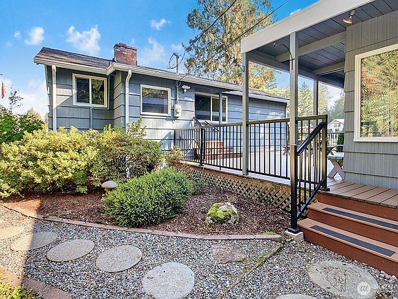 2nd image of 31602 W Lake Morton Drive SE