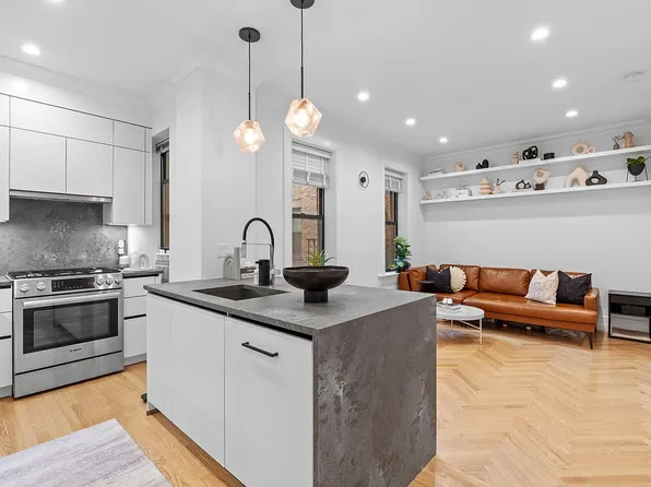 24-75 38th St #C3, Astoria, NY 11103