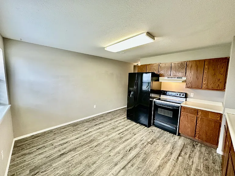 2437 W Gum St — Photo 17