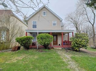 54 King Cole Rd, Hamburg, NJ 07419