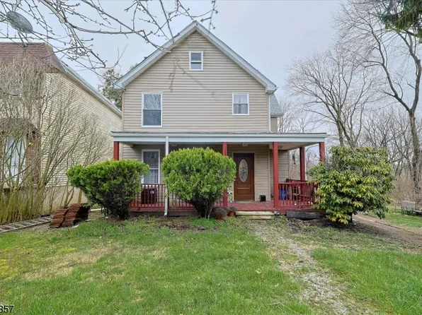 54 King Cole Rd, Hamburg Boro, NJ 07419