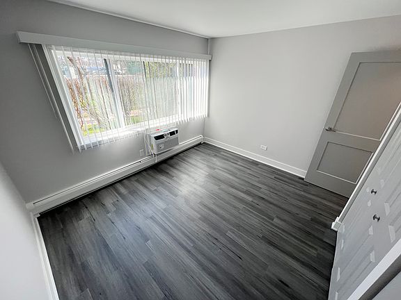 4th image of 8550 W Catherine Ave #520