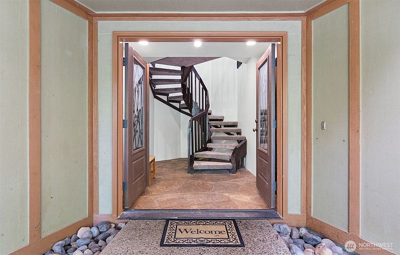 3rd image of 14494 NE Valley View Lane