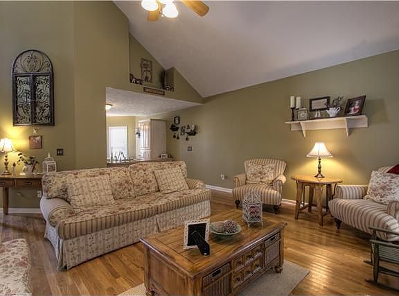 4th image of 3190 Jenkins Dr