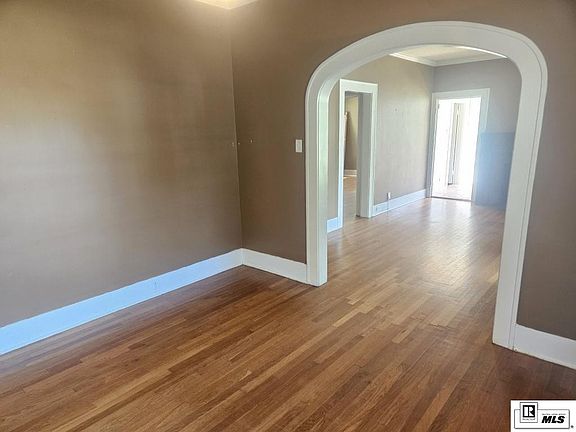 3rd image of 1421 Forsythe Ave