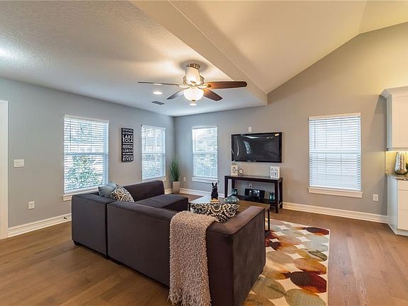 5th image of 1418 Pinecrest Pl