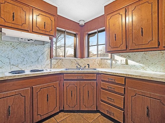 5th image of 504 Redwater Rd
