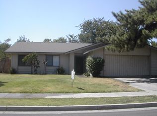 1367 Cornell Pl, Hanford, CA 93230