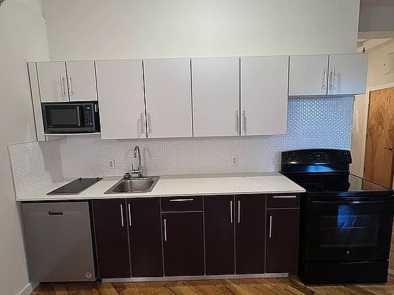 4th image of 2928 41st Ave APT 404