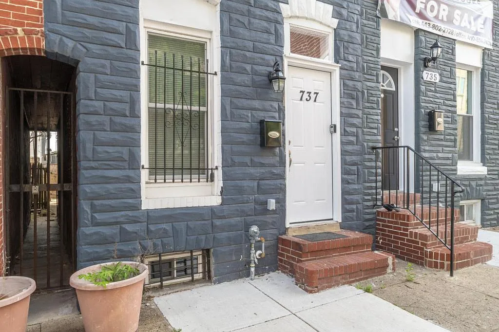 737 N Chester St — Photo 4