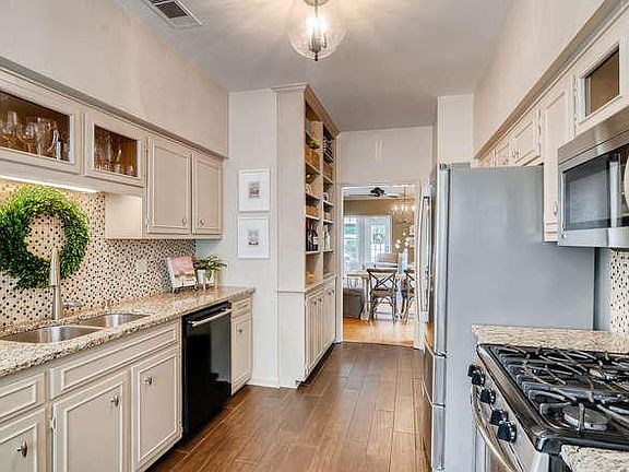 5th image of 241 Windsor Terrace Dr