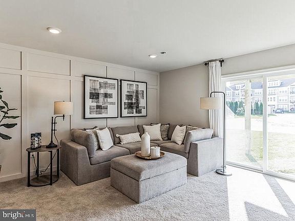 4th image of 216 Macoun Way