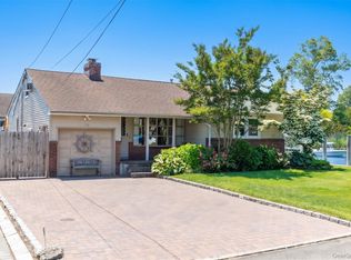 34 Cape Rd, Amity Harbor, NY 11701