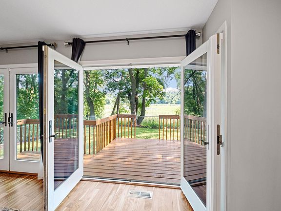 4th image of 15869 Randall Ln